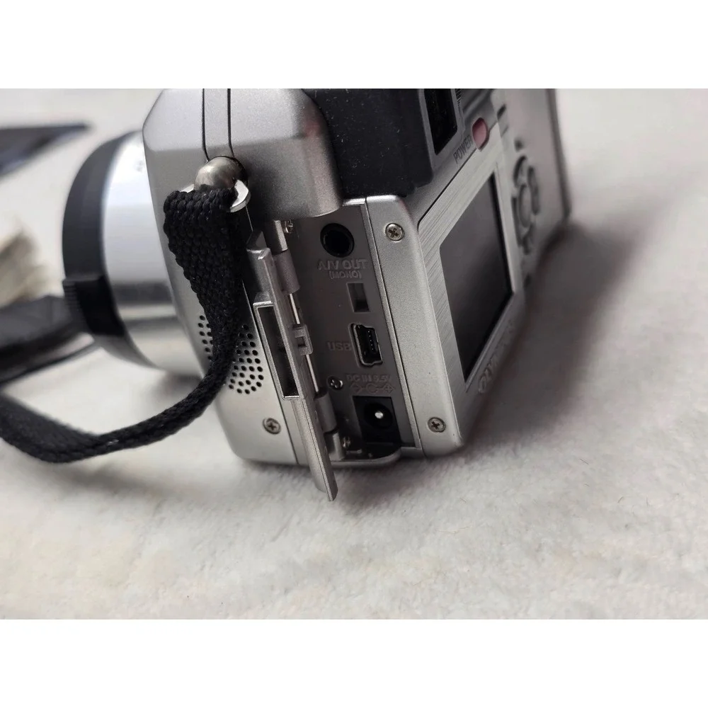 Olympus Camedia C-750 Ultra Zoom 4MP Digital Camera Bundle Silver Y2K Vintage